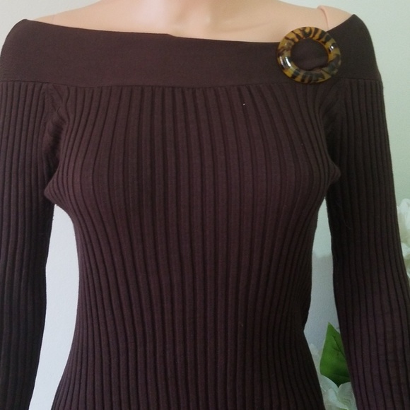 TRACY M. OFF THE SHOULDER BROWN  SWEATER SZ. L New - Picture 2 of 5
